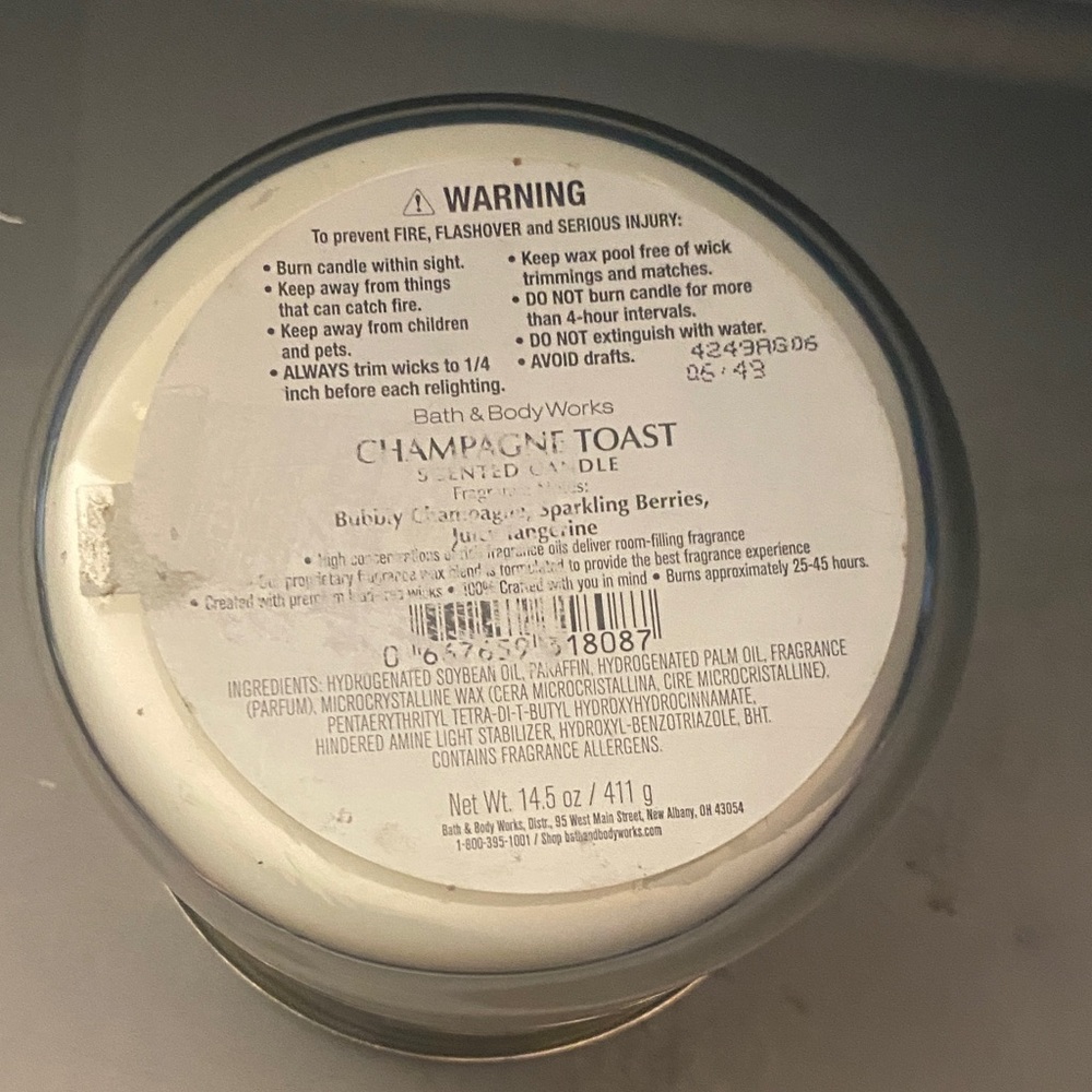 Bath & Body Works Champagne Toast Candle with Silver Lid - Picture 4 of 4